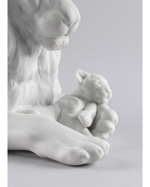 Скульптура "Лев с детенышем"